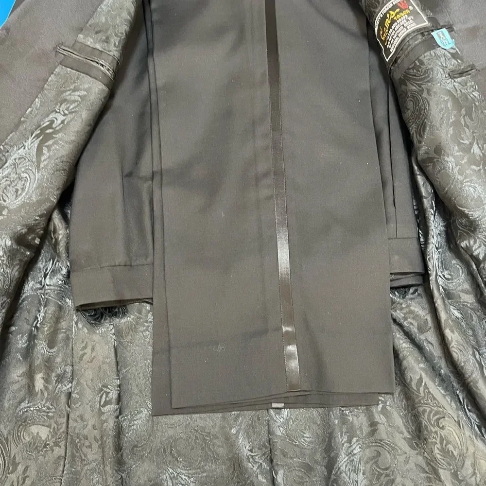 - Men’s Tuxedo. 100% Handmade. Stunning Quality. Size 44L
